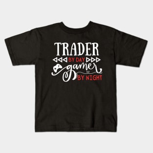 Cool Trading Gift Trader By Day Gamer By Night Kids T-Shirt